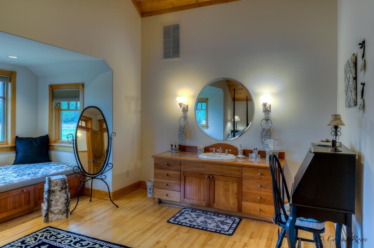 The Lodge At Trout Creek Bed And Breakfast מראה חיצוני תמונה